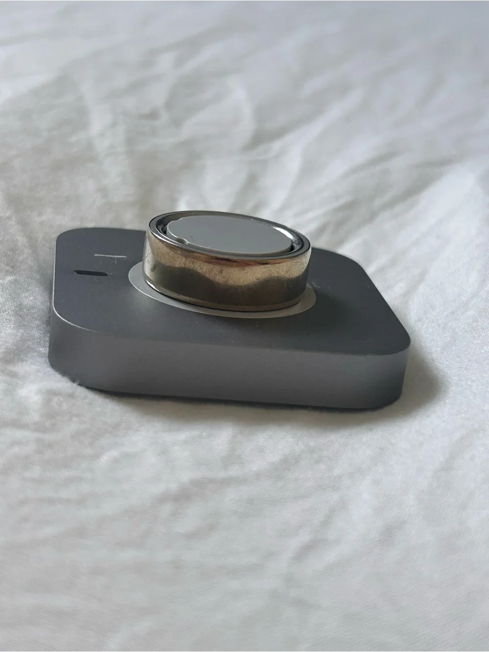 ŌURA Ring 4 Size 9 - Gold